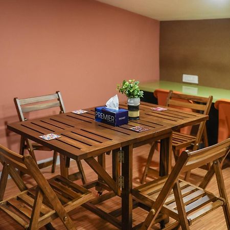 Ostelo Mumbai Airport Hostel Екстериор снимка