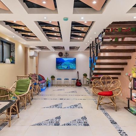 Ostelo Mumbai Airport Hostel Екстериор снимка